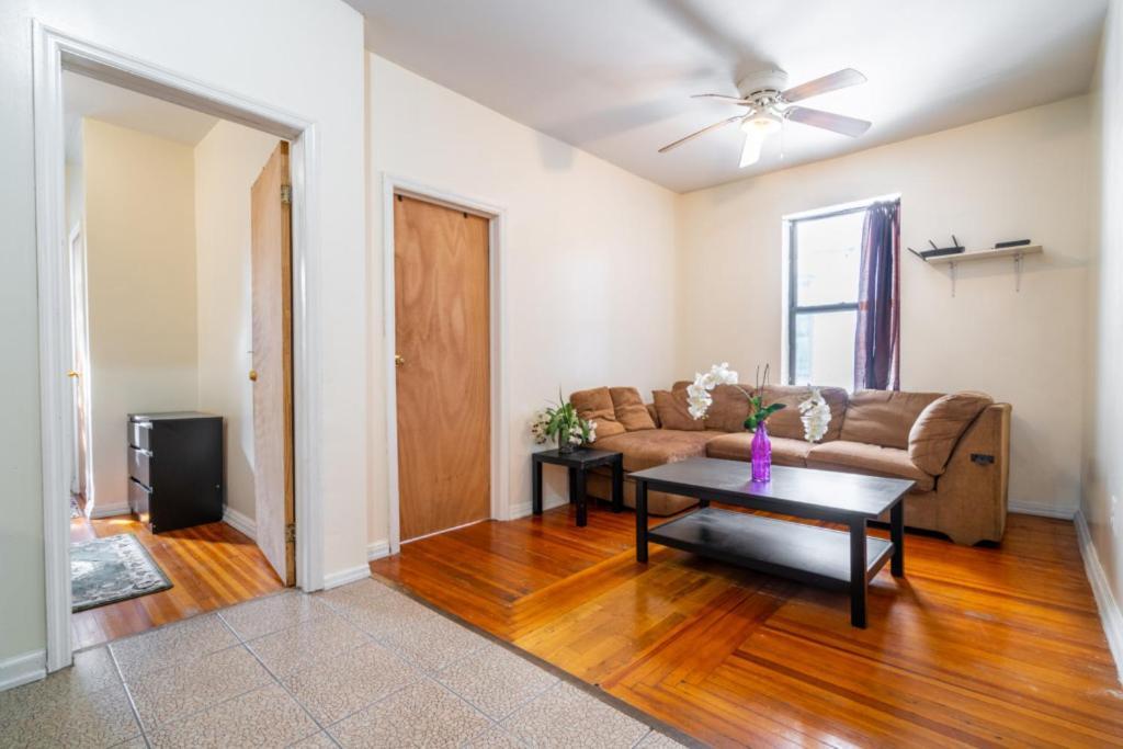 Eastern Parkway Guest House นิวยอร์ก ภายนอก รูปภาพ